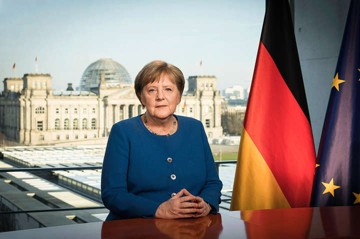 На нас чекають важкі тижні, – Меркель записала відеозвенення до громадян