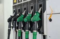 За рік пальне в Україні подорожчало майже на третину