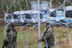 Табір охороняють військові, а відтепер журналісти зможуть цілодобово інформувати суспільство про події на кордоні