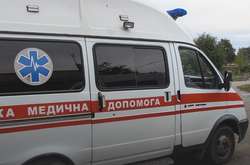 Падіння маленького хлопчика помітили люди на вулиці й викликали швидку допомогу