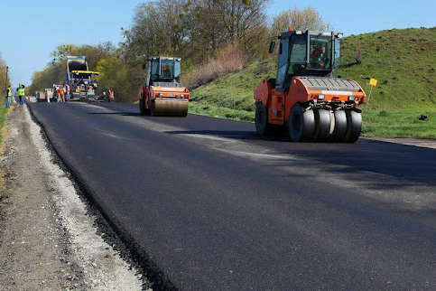 Як працює корупція в «Укравтодорі»? Приклад ремонту дороги на Луганщині (фото)