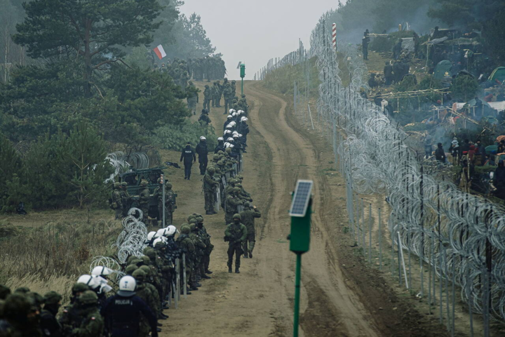 Польша готовится к попытке массового прорыва границы со стороны мигрантов (видео)