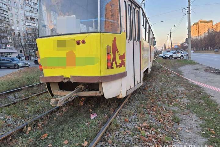 Була у навушниках: у Харкові 19-річна дівчина загинула під колесами трамвая