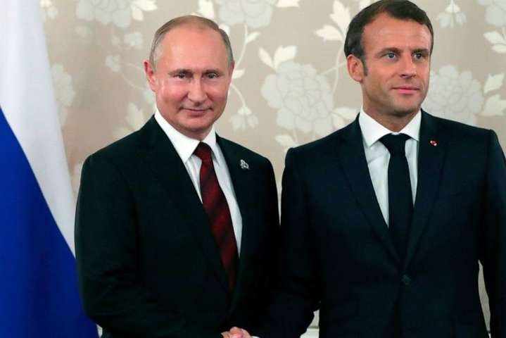 Макрон заявил Путину, что Франция будет защищать территориальную целостность Украины 