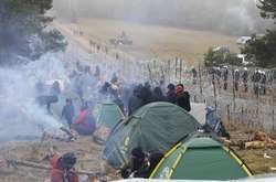 Біля пункту пропуску все ще залишаються тисячі біженців