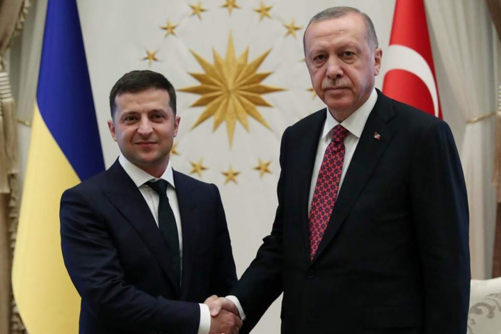 Зеленский обсудил с Эрдоганом оборонное сотрудничество 