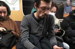 Карантин у Києві. Як пасажири метро дотримуються обмежень (фото)