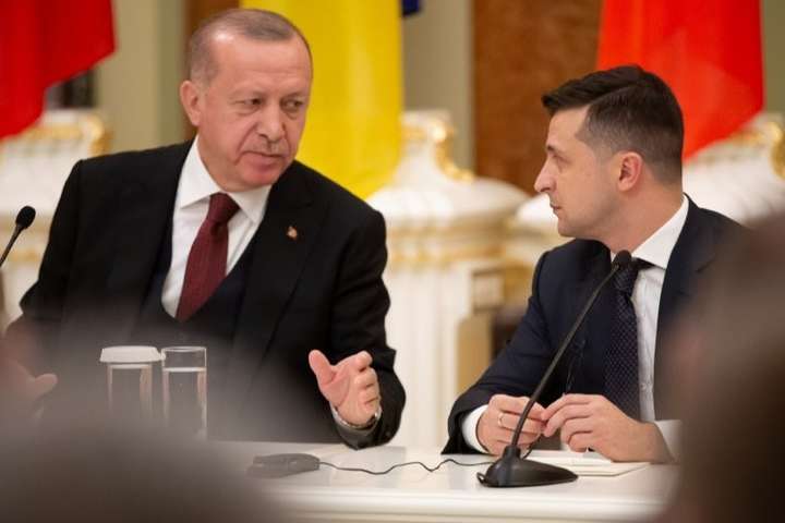 Зеленський обговорив з Ердоганом оборонну співпрацю