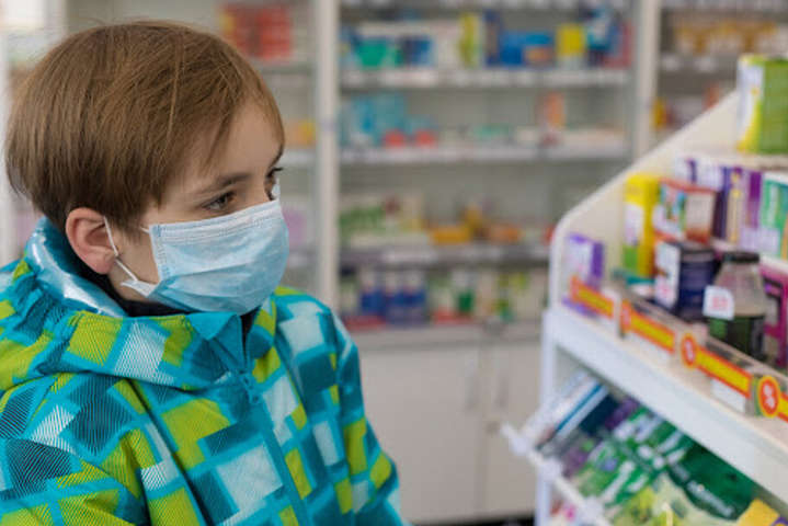 В Украине ввели штрафы за продажу лекарств детям до 14 лет 