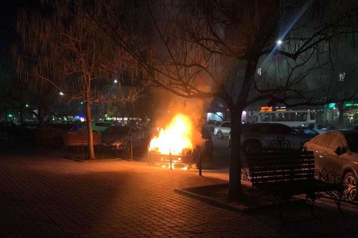 У Борисполі на ходу загорівся автомобіль (фото)