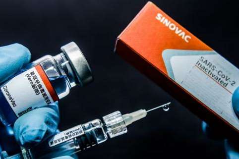 Відомий інфекціоніст пояснив, чому в Україні не вакцинують дітей китайською вакциною Coronavac