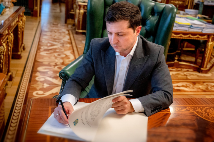 Зеленский наложил вето на закон о деньгах партий