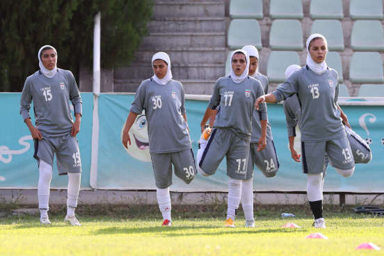 Футболістку з Ірану звинуватили, що вона чоловік: занадто добре грає (фото)