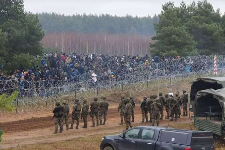 Польща направила на свій східний рубіж 12 тисяч солдатів, аби допомогти прикордонникам стримувати нелегалів - Міграційна криза. Посол України в Молдові розкрив задум Лукашенка