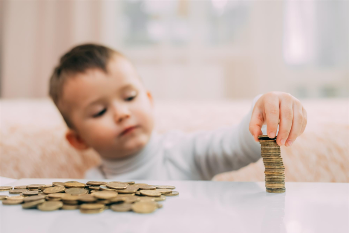 Соцвыплаты на детей в 2022 году: как они возрастут в следующем году