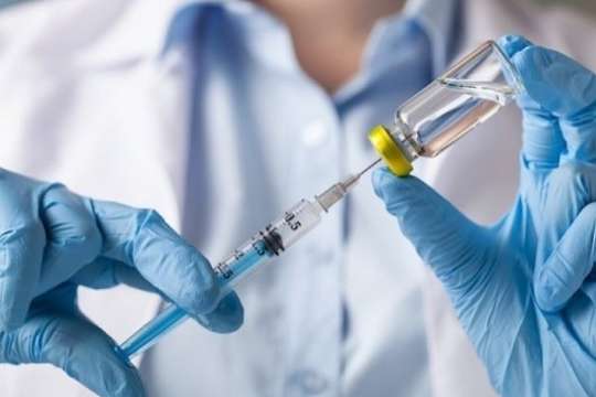 США дозволили всім дорослим отримати третю дозу вакцини від коронавірусу