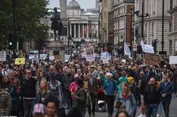 У Лондоні тисячі людей вийшли на мітинг проти коронавірусних обмежень – ЗМІ