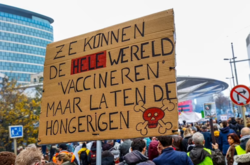 На протести проти коронавірусних обмежень у Брюсселі вийшли 35 тисяч осіб (відео)