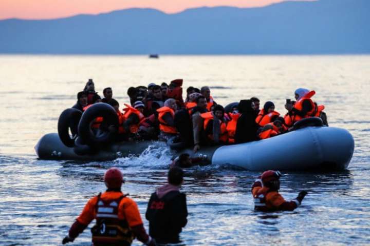 Берегова охорона Греції врятувала 68 мігрантів біля острова Крит – ЗМІ
