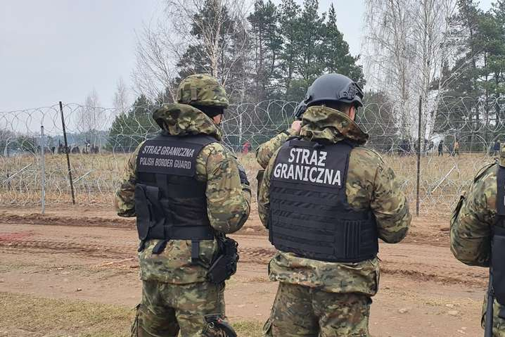 Ситуация на польско-белорусской границе до сих пор напряженная (фото) 