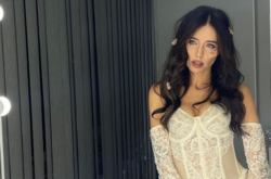 Дорофеева в прозрачном белье показала свои прелести крупным планом (фото)