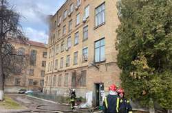  Спостерігалося сильне задимлення на четвертому та п’ятому поверхах будівлі 