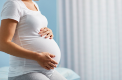  В 2022 году беременные и одинокие матери могут рассчитывать на повышенную соцпомощь 