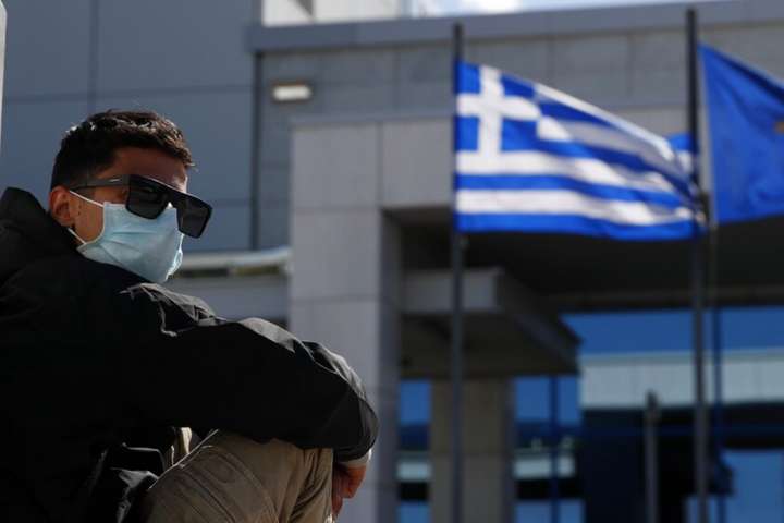 Греція ввела нові обмеження через спалах Covid-19