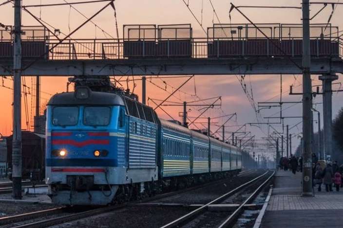 В Україні запізнюється низка поїздів через обрив контактної мережі