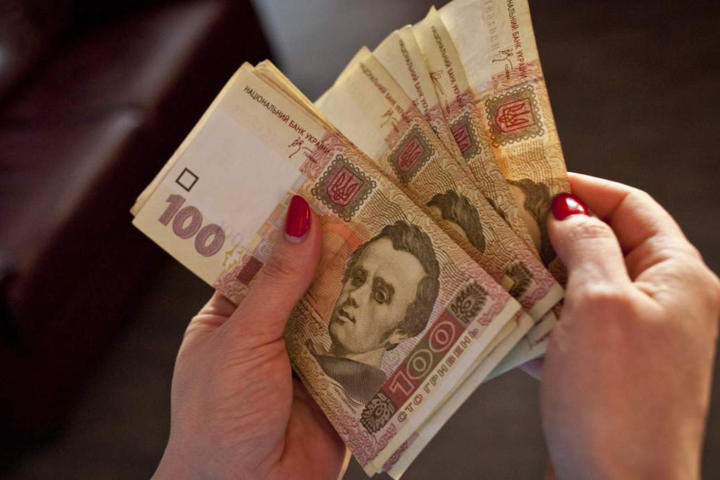 В Украине за купюру в 100 грн дают пять тысяч: чем она особенная (фото) 