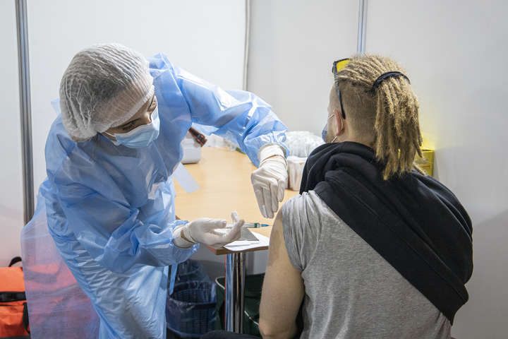 Столична влада повідомила, скільки доз вакцини залишилось у Києві