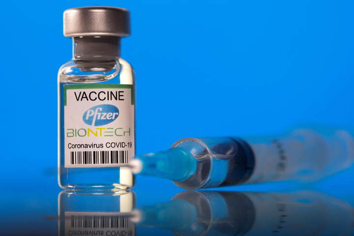 Україна продовжила контракт з Pfizer: за два роки надійде 50 млн доз вакцини