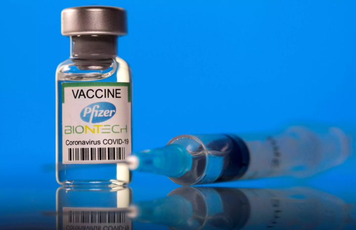 Украина продлила контракт с Pfizer: за два года поступит 50 млн доз вакцины