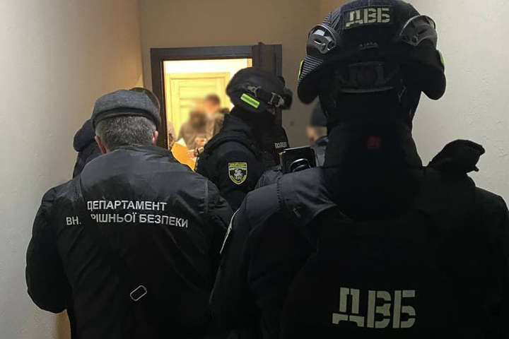Правоохоронці затримали верхівку злочинної організації - На Дніпропетровщині діяв наркосиндикат, який «кришували» полісмени (фото)