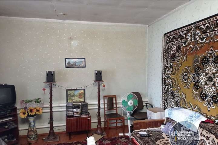 Окупанти обстріляли Красногорівку: снаряд залетів у кімнату мирних жителів (фото)
