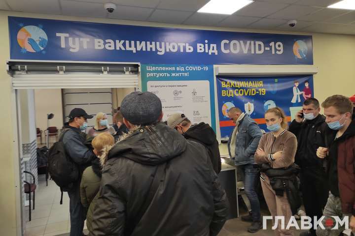 Перше щеплення проти Covid-19 в Україні вже отримали понад 13 млн осіб