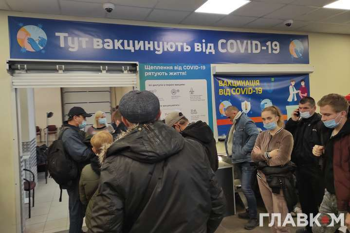 Первую прививку против Covid-19 в Украине уже получили более 13 млн человек 