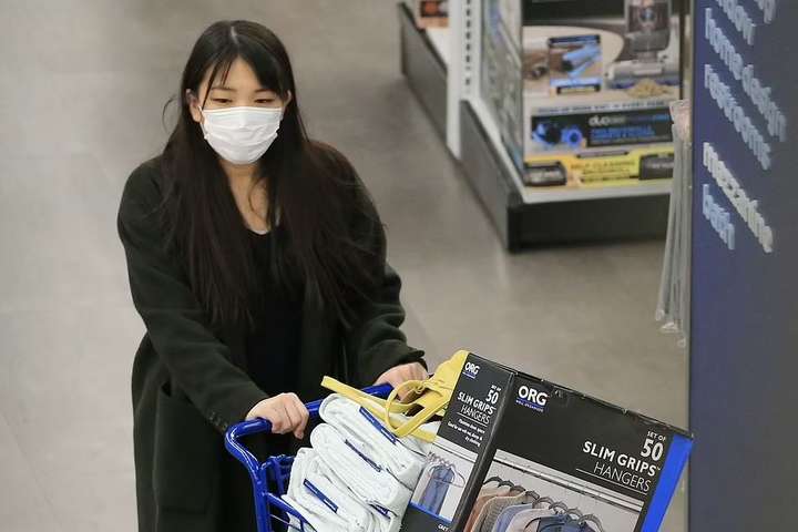 Японська принцеса, яка зреклася титулу через кохання, скуповується в супермаркеті  (фото) 