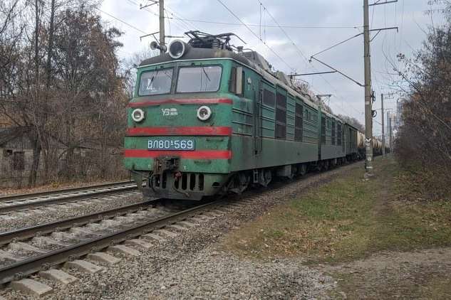 Житель Кропивницкого попал под локомотив, но выжил (видео)