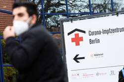 Німеччина перетнула позначку у 100 тисяч смертей від коронавірусу