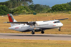  Турбогвинтовий середньомагістральний літак ATR-72 