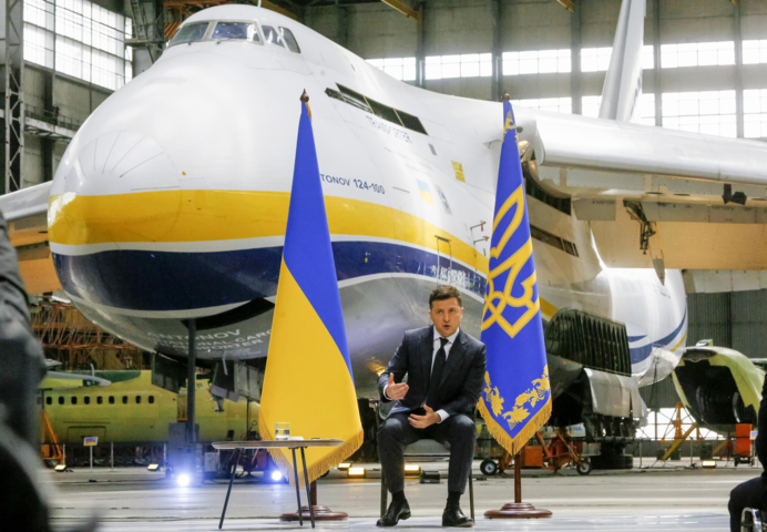 Зеленский объявил о создании национального авиаперевозчика
