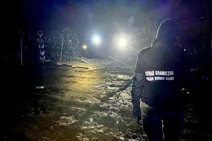 Ситуація на кордоні залишається напруженою - Ситуація на польсько-білоруському кордоні: мігранти, лазери та стробоскопи (фото, відео)