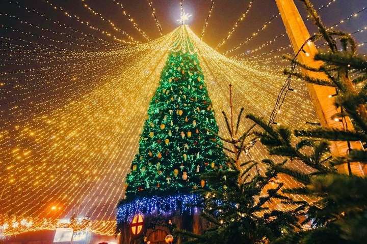 На Софійській площі поряд із ялинкою буде ковзанка: деталі новорічних святкувань