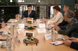  Президент Зеленський заявив, що Шустер намагається вести з ним якісь риторичні змагання 