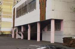 У школі на столичних Позняках обвалилася стеля (фото)