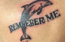 Ошибка в татуировке мужчины прославила его в сети