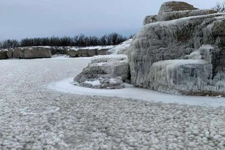 На озері Манітоба в Канаді зафіксували рідкісний феномен - Замість льоду погокрижані діаманти: диво природи у Канаді (фото, відео) 