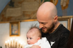 Анатолий Анатолич окрестил своего сына. Кто стал крестными родителями малыша?