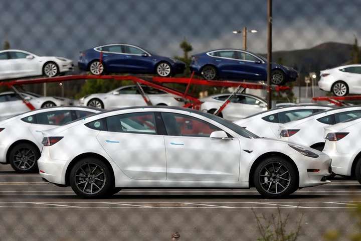 Американці почали навмисно затримувати викуп електромобілів Tesla - Tesla оголосила жорсткий ультиматум своїм клієнтам